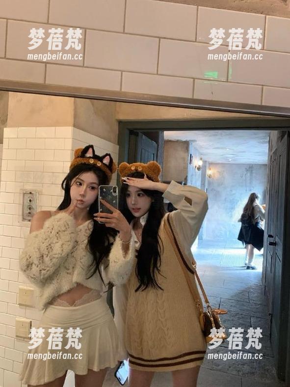 梦丝女神 - 宁夏的毛衣写真之旅：美图与照片中的温暖故事，引人入胜