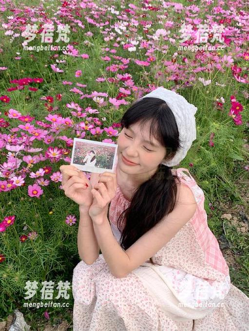 梦丝女神 - 灵唯夏天写真原图合集：沉浸在夏日的色彩与快乐之中