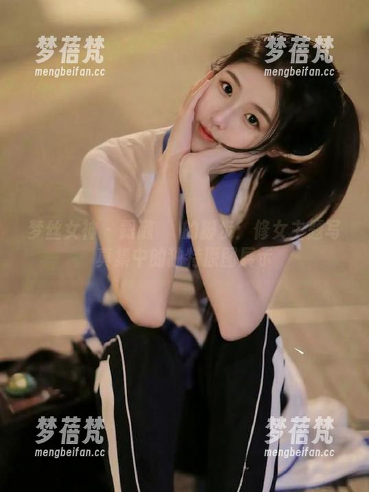 梦丝女神 - 跟随玥玥的脚步：修女主题写真集中的独特原图展示