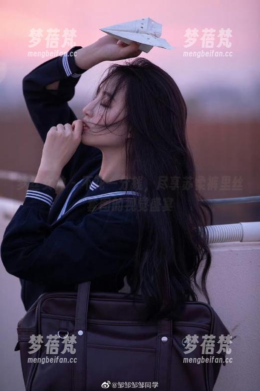 梦丝女神 - 不花一分钱，尽享苏柔裤里丝套图的视觉盛宴