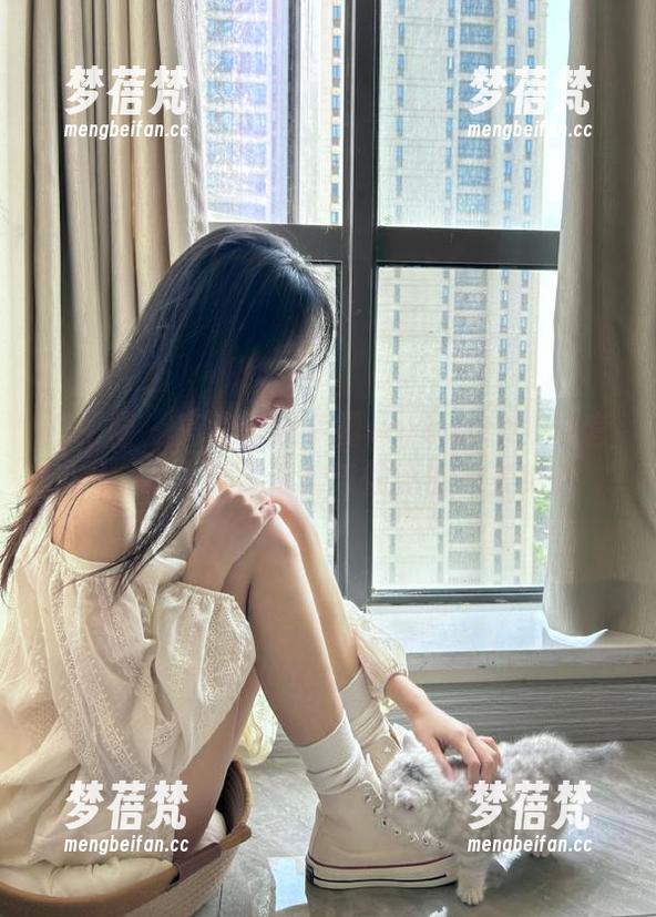 微密圈 - 高清呈现梦露veronica黑丝套图：深入探索优雅与性感的完美结合