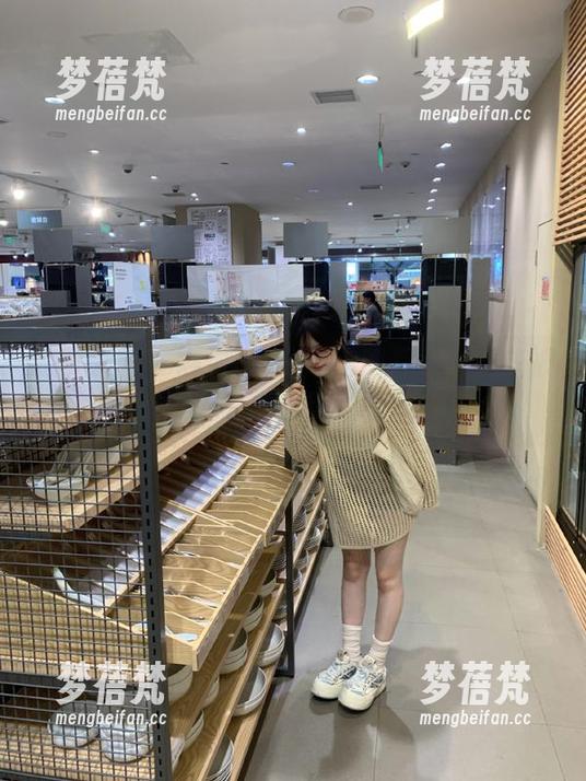 森萝财团 - 观看aika的秘密写真：那些被隐藏的图片，真相让人惊讶无比