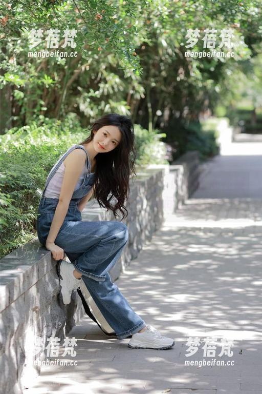 森萝财团 - 高清写真专辑：吸吸甜心在镜头前的动人时刻，瞬间捕捉美