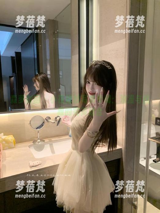 森萝财团 - 小夜婚纱写真专辑：浪漫与优雅的完美结合
