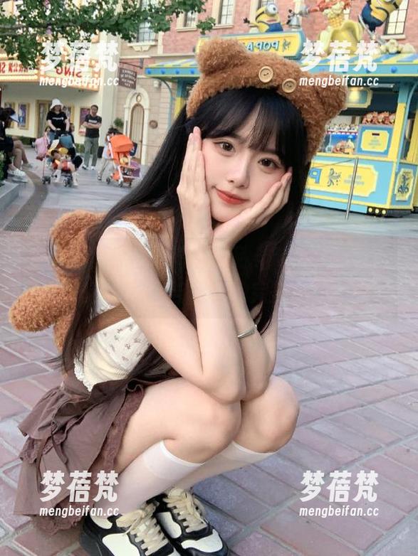 森萝财团推出新高清作品《毛衣灰丝》，展现时尚与优雅的完美交融