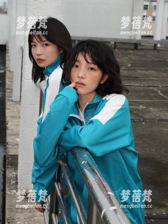 模范学院 - 最新胡润曦比基尼写真分享，捕捉海边的每一丝风情与浪漫！