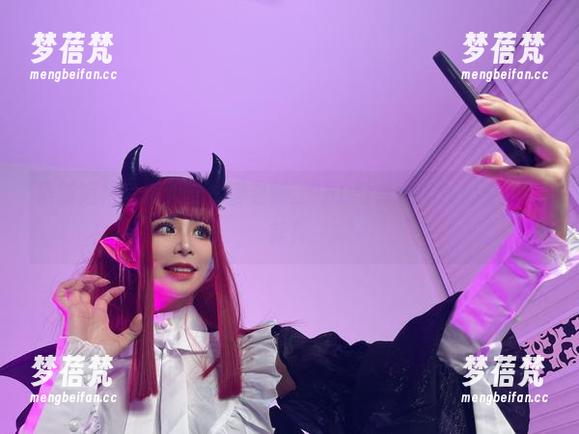 最新短裙写真大赏，爱老师_PhD分享她的时尚穿搭秘籍！