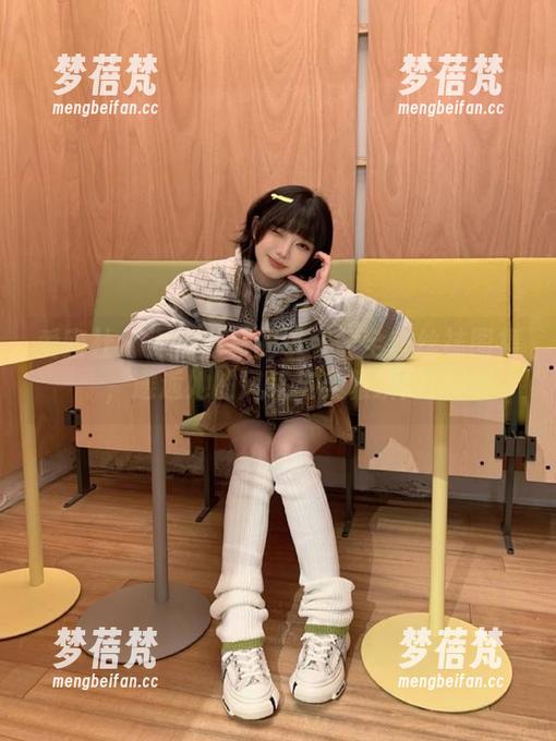 爱蜜社 - 深夜私藏的小宝酱全套丝袜图集，邂逅她的风采与典雅瞬间！