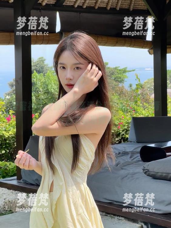 爱蜜社 - 校服写真高清分享，萌奈子的青春魅力尽收眼底