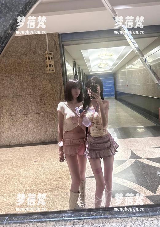 猎女神-爱丽莎Lisa 猎女神 - 精选图集:爱丽莎Lisa的美腿与自然美景交相辉映,带来视觉的极致享受