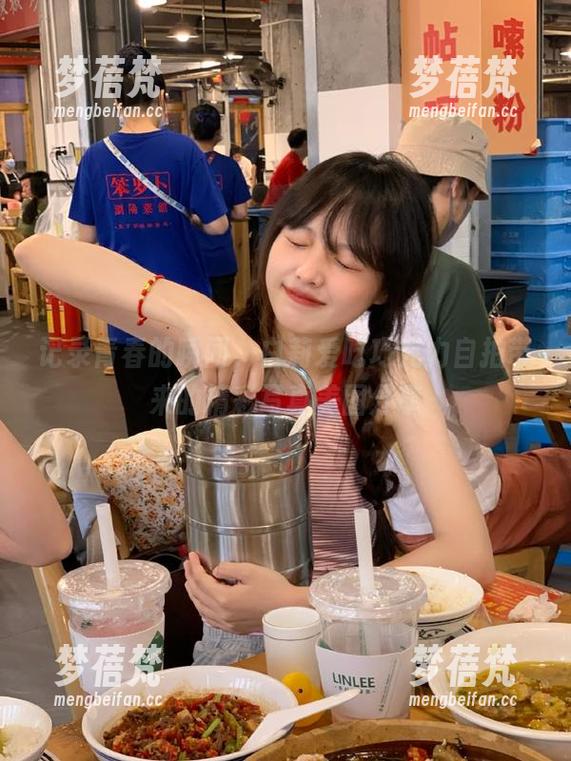 记录青春的瞬间，白莉爱吃巧克力自拍带来的精彩写真美图分享