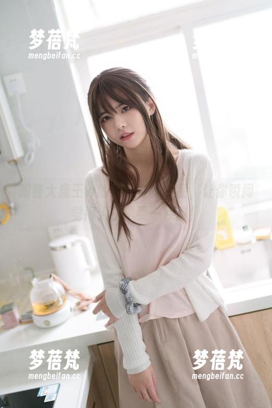 眼酱大魔王w的纯白写真作品，让你瞬间觉得人生需要一点甜！