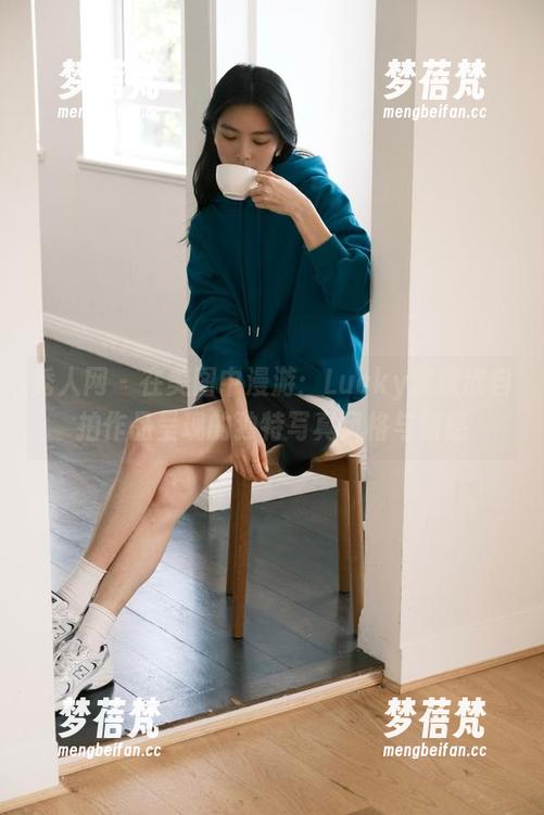 秀人网 - 在美图中漫游：Lucky沈欢欣自拍作品呈现的独特写真风格与情感