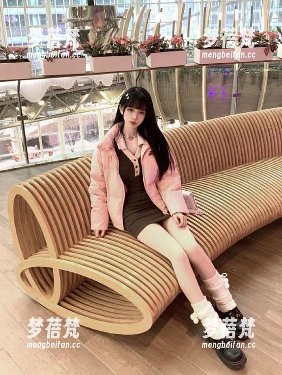 秀人网 - 美图分享时刻：九千柒柒倾情呈现裤里丝，让时尚与风格交融！