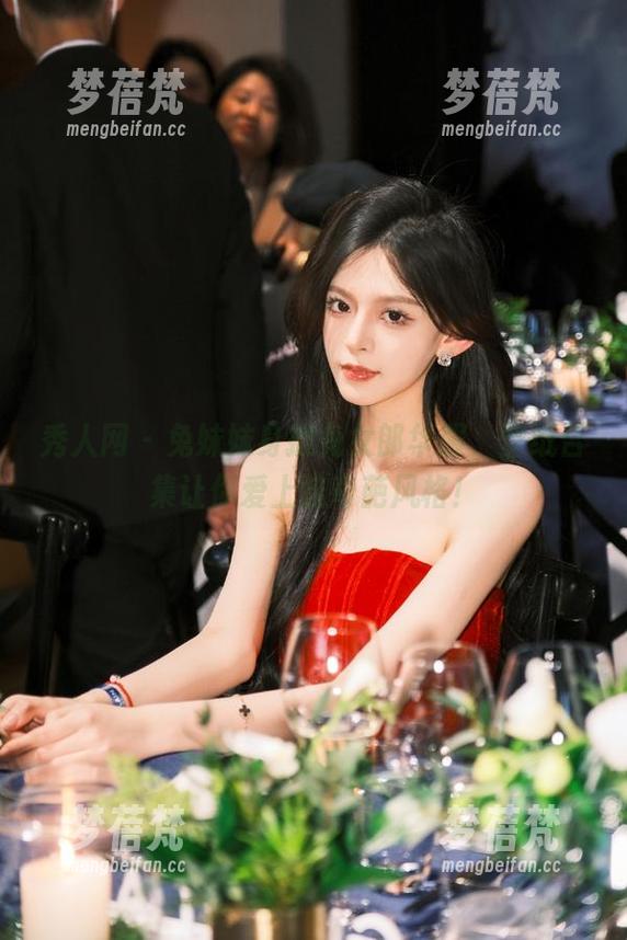 秀人网 - 兔妹妹身披兔女郎华服，壁纸合集让你爱上这奇葩风格！