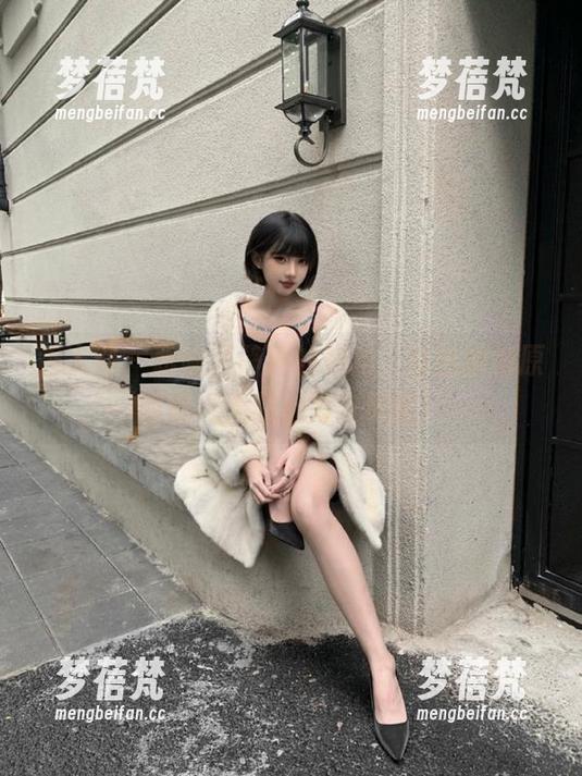 秀人网 - 跟随区静瑶的视角，私拍旗袍原图展现无限魅力与风情！