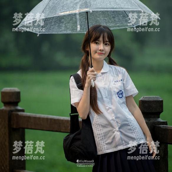 秀人网-周波儿 秀人网 - 清凉一夏,周波儿泳池写真福利图片集带你领略最美丽的水中时光