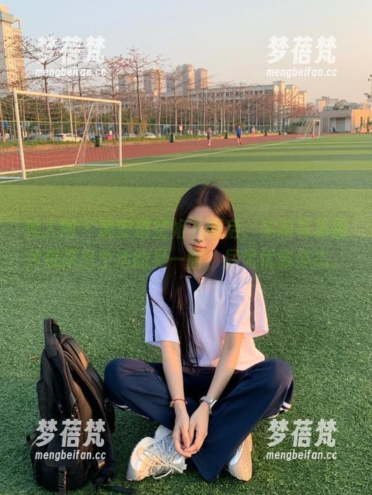 秀人网 - 唐安琪空姐下班后，定制写真图片流露出生活的另一面，尽显优雅姿态。