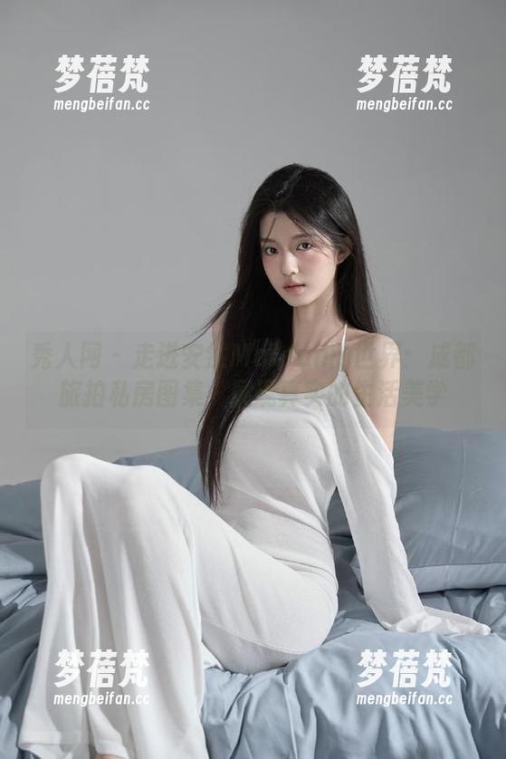 秀人网 - 走进安然Maleah的世界：成都旅拍私房图集，展现真实的生活美学
