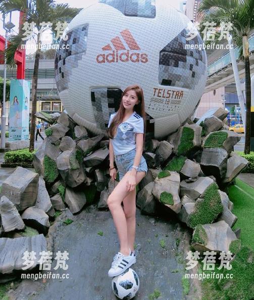 秀人网 - 就是阿朱啊的修女写真：让你在在线资源中感受灵性与美感