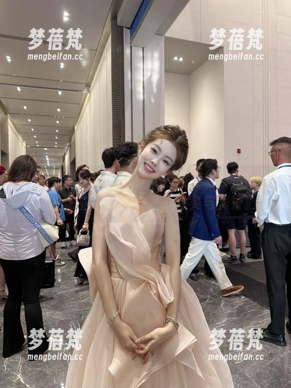 秀人网 - 发现“岁小岁”的在线自拍图片，感受生活中的每一份真实与美好！