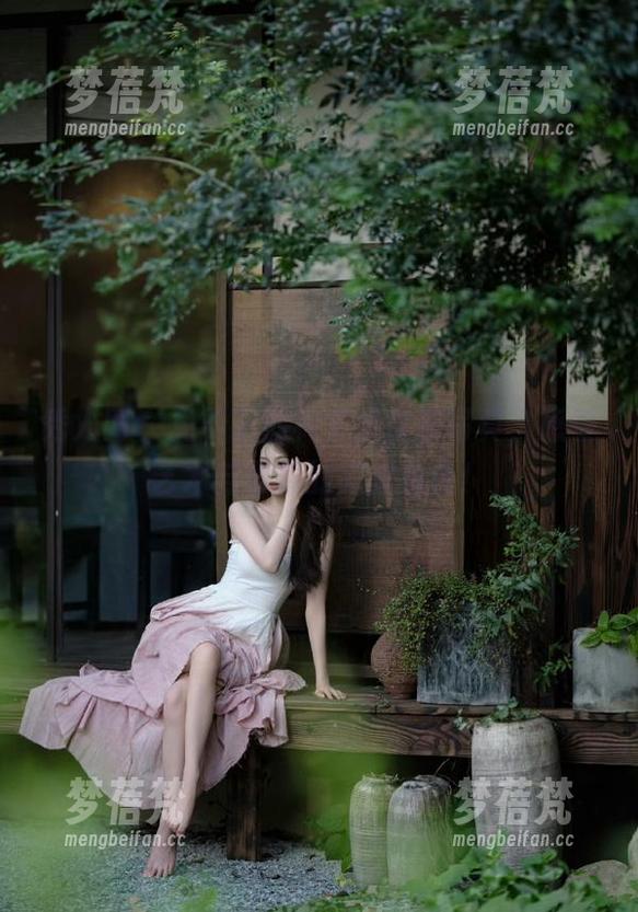 秀人网 - 免费下载林文文女孩写真，感受艺术与青春的完美结合！