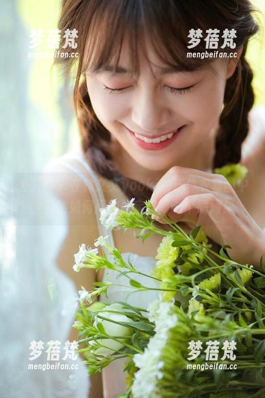 秀人网 - 在林文文yooki的连体衣套图中，看她如何用幽默定格每一个瞬间！