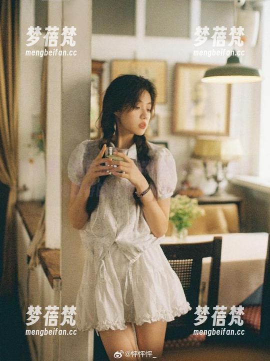 秀人网 - 免费获取沐娜娜丝袜写真，感受她独特的优雅与女性魅力！