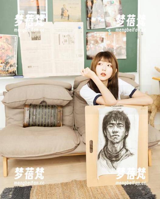 秀人网 - 白微Sera女王带来最新图集：感受真实与魅力的交汇点