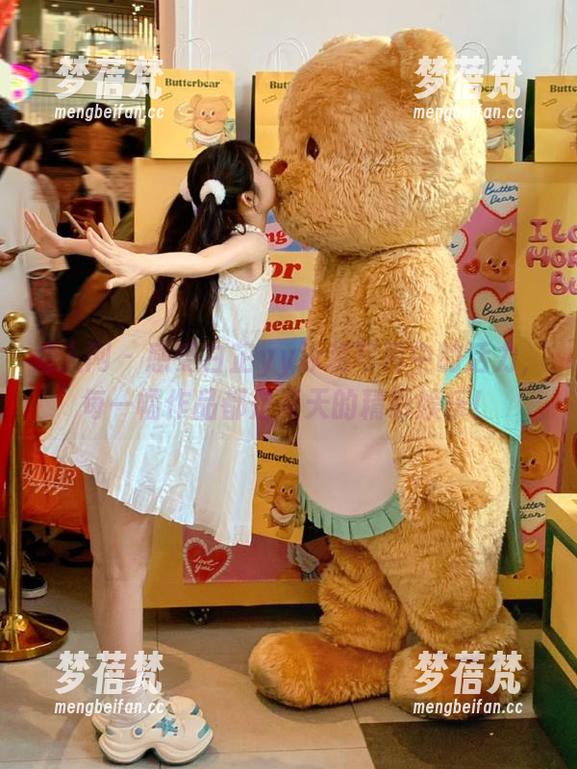 秀人网 - 感受白芷yy泳装写真中的活力，每一幅作品都是夏天的精彩娱乐！