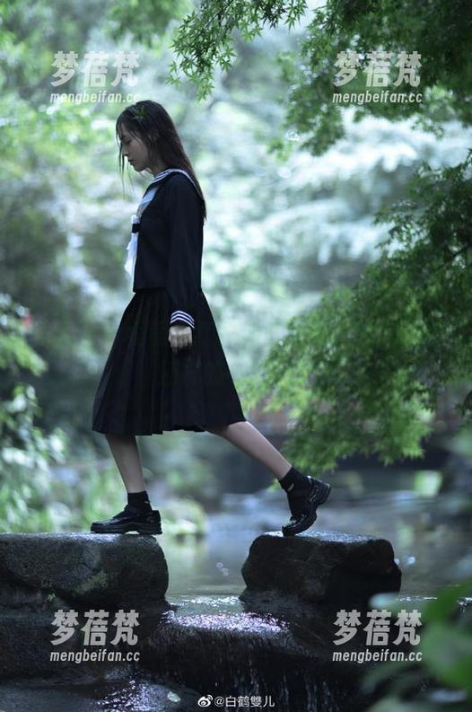 秀人网 - 程程程红裙高清写真，带你领略别样的时尚风采