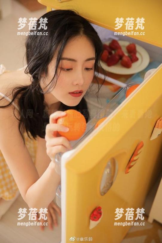 秀人网 - 糖糖学妹的写真图册，来看看她是如何玩转各种风格的