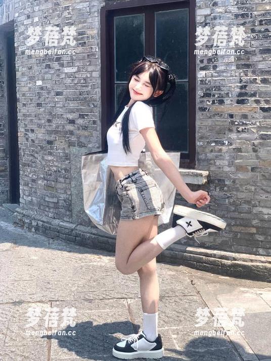 秀人网-葛征Model 秀人网 - 葛征Model倾情呈献全套御姐写真作品,尽展优雅与性感的双重魅力