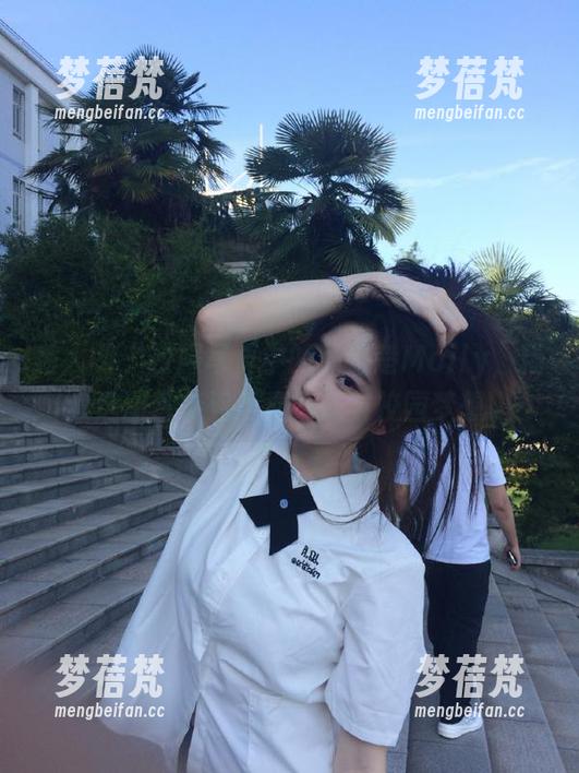 秀人网 - 校服写真中的顾楚楚Maily，精选图片传递青春气息与校园梦想