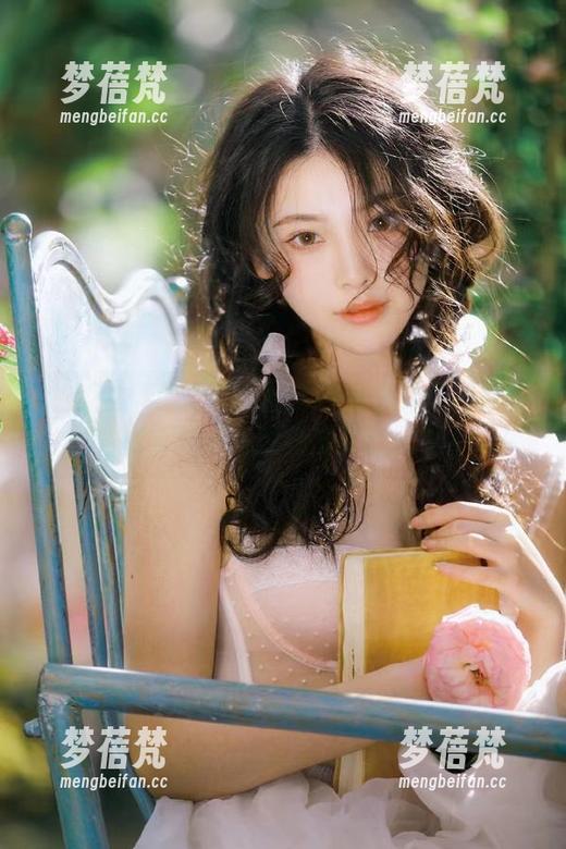 秀人网 - 麦琪绫冰激淋夏天专属套图分享，记录每一份独特的夏日记忆！
