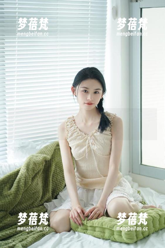 秀人网 - 独特风格演绎，麦田短裤写真合集不容错过的分享！