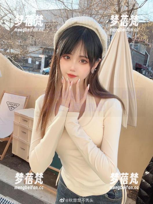 秋楚楚不秃头的独特比基尼写真，原图让你体验无尽的魅惑！