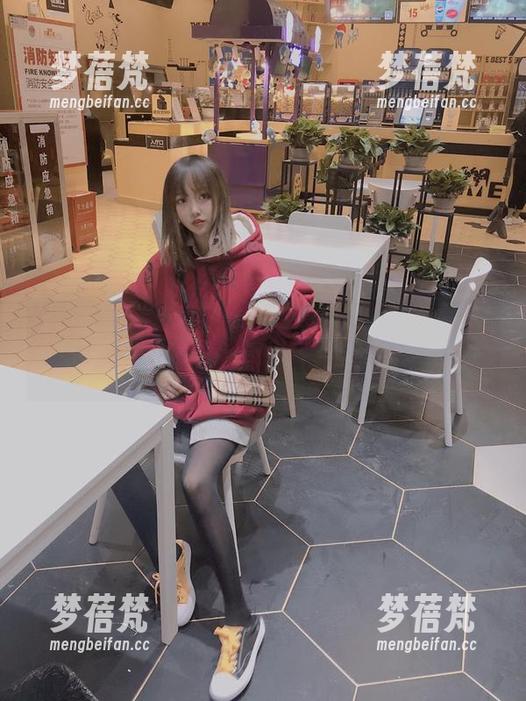 米线线sama 用米线线sama的私拍美图,探索浴缸空间中的美丽与宁静