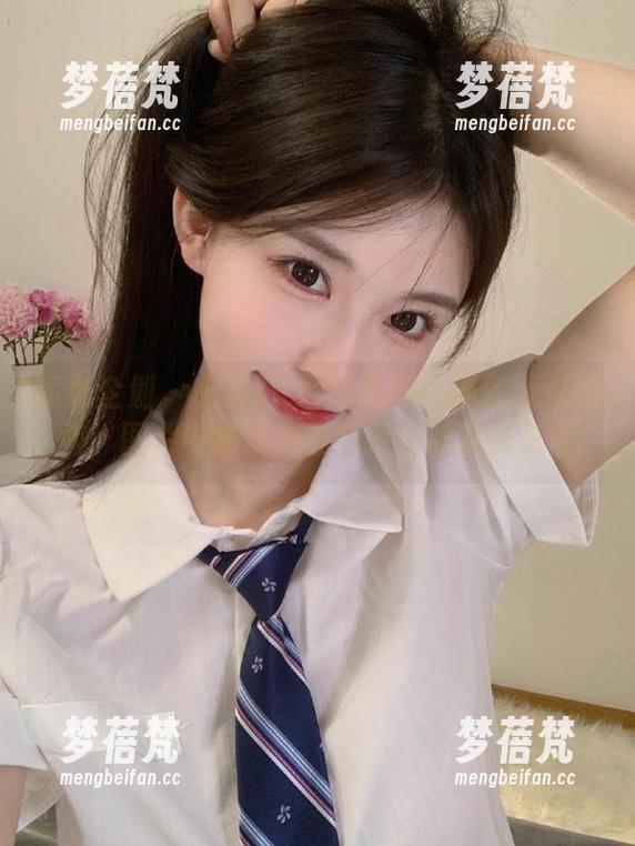 紧急企划-小恩 紧急企划 - 小恩JK经典系列:捕捉青春瞬间,图片中展现她独特风格的写真艺术
