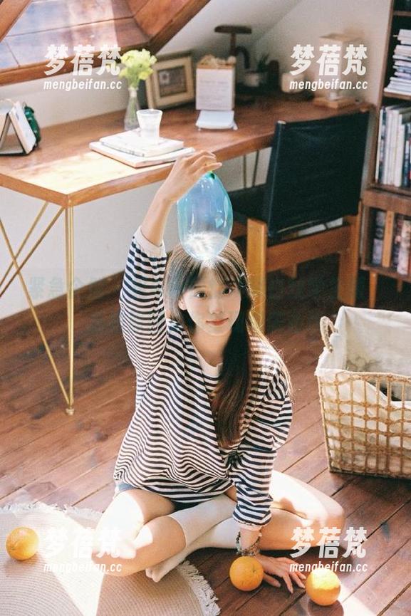 紧急企划 - 见希w倾情演绎白丝学生服，私拍原图为你呈现绝美曲线