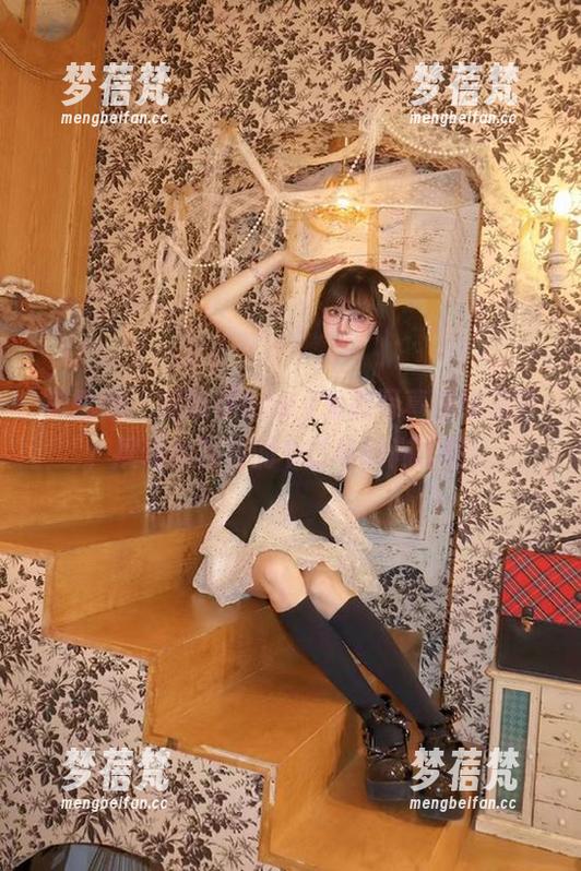 美媛馆 - 沫晓伊baby短裤写真在线美图，展现她独特的个性与时尚态度！
