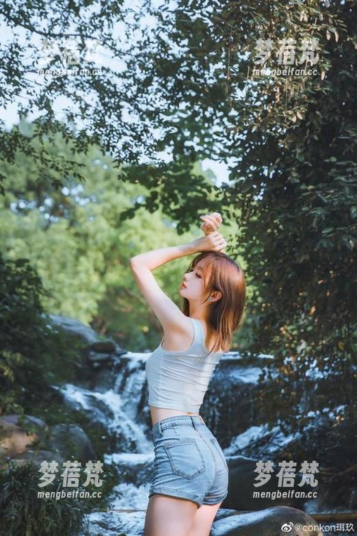 美媛馆 - 鱼子酱Fish校园写真图集：捕捉青春的每一个瞬间