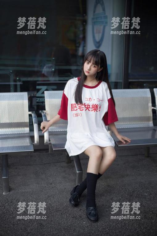 艺图语 - 多才多艺的礼服之旅：引人入胜的美图精彩合集