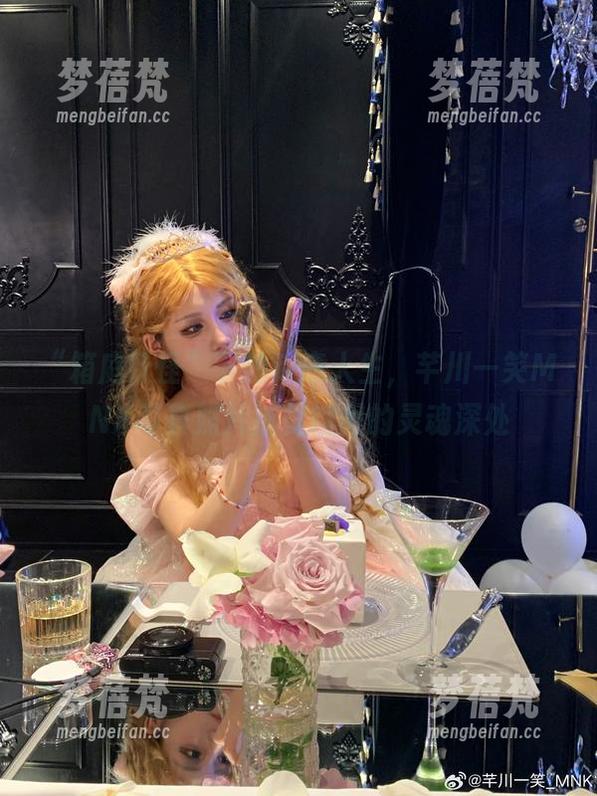 “箱庭妖怪”下的诗意人生，芊川一笑MNK写真照片捕捉瞬间的灵魂深处