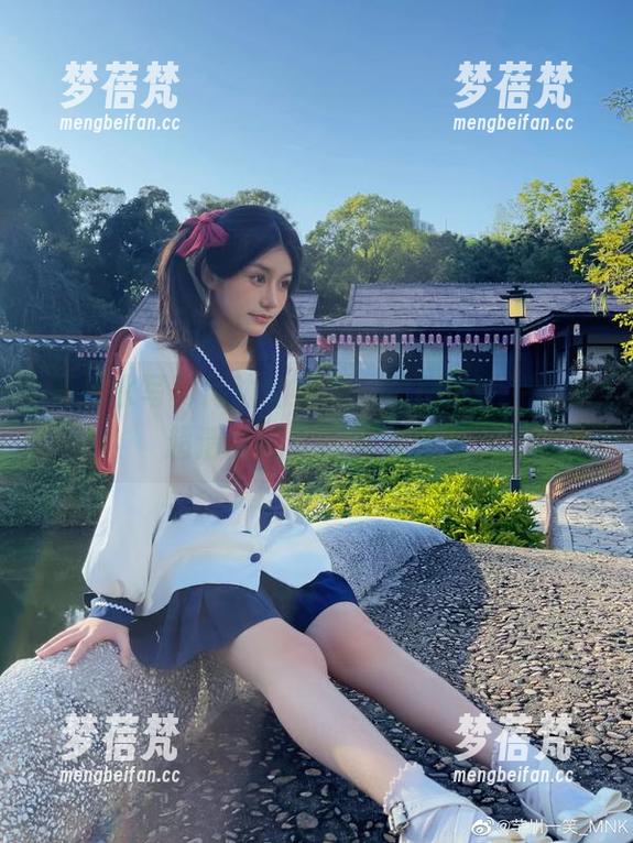 死库水写真周边的芊川一笑MNK，带来超清晰的套图视觉盛宴