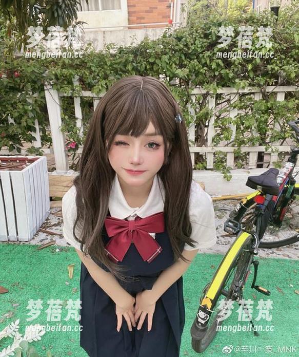 在芊川一笑MNK的居家环境中，探索精彩绝伦的cos作品与创意灵感