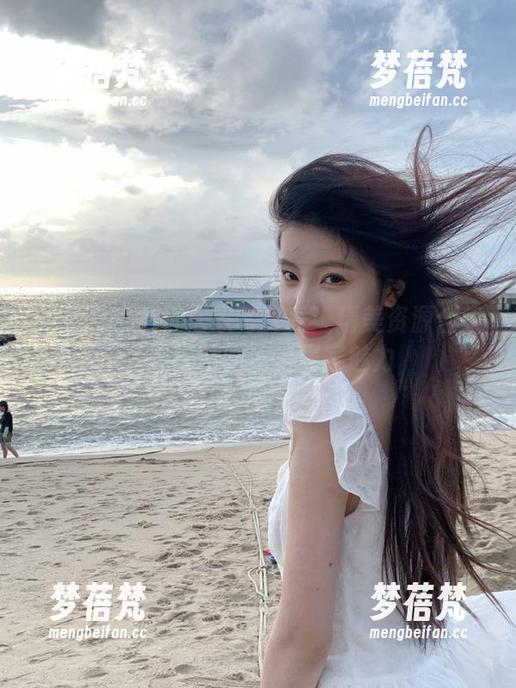 微密圈 - 葛征居家写真秀：精美资源合集，展现她的独特居家魅力