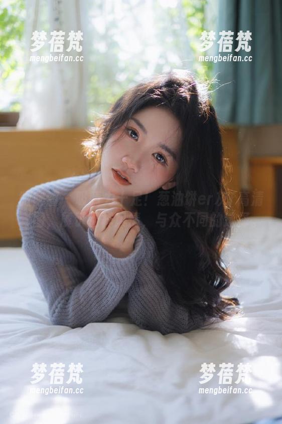 微密圈 - 吸睛力十足！葱油饼er灰T高清套图，展示别样风情，与众不同的选择。