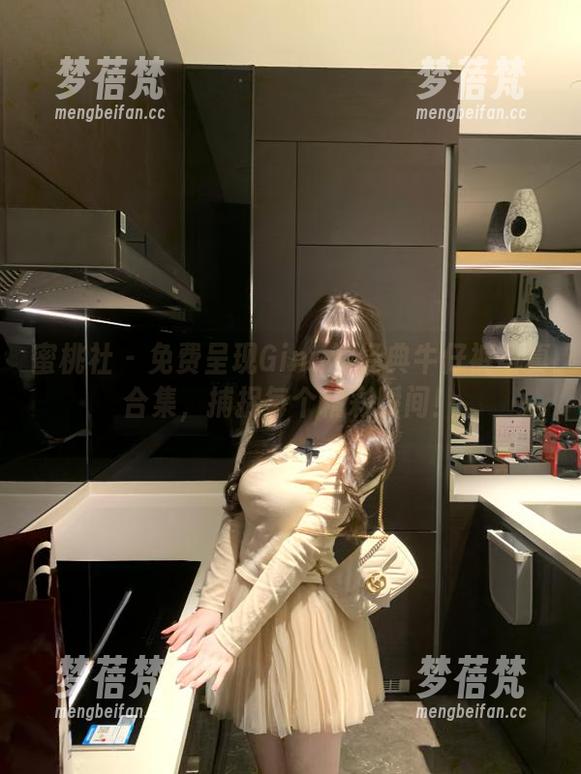蜜桃社 - 免费呈现Gina的经典牛仔裤写真合集，捕捉每个精彩瞬间！