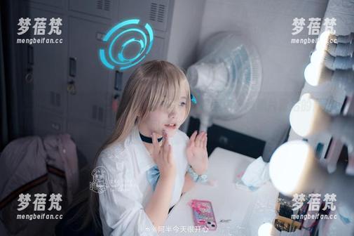 透过阿半今天很开心的比基尼写真，探索每一张照片背后的青春回忆与故事
